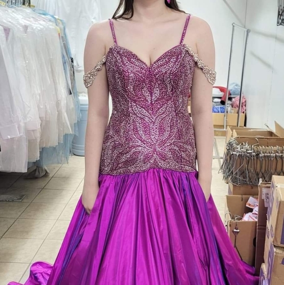 Pageant gown - Picture 3 of 9